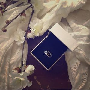 Hearts tiara pandora ring